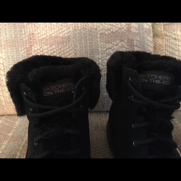 Skechers On-The-Go Winter Chill Suede Boots - Picture 3 of 6
